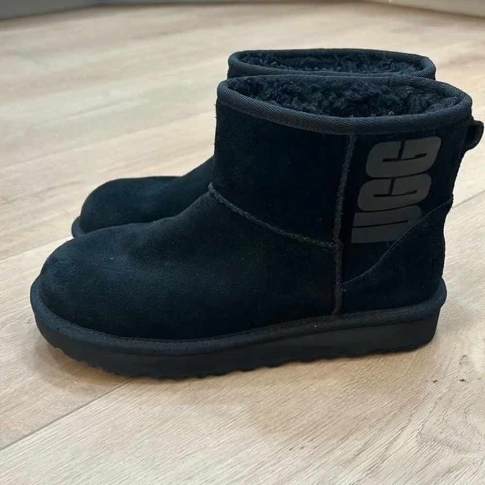 UGG WOMEN'S LOGO‎ MINI ANKLE BOOTS BOOTIES BLACK  Size 6